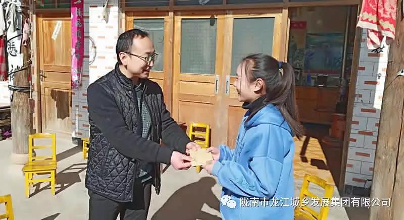 堅持精準(zhǔn)幫扶，合力脫貧攻堅——市龍江城鄉(xiāng)發(fā)展集團、隴南太平洋財險公司聯(lián)合開展幫扶文縣橋頭鎮(zhèn)安子坡村2019年春節(jié)慰問活動