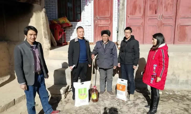 堅持精準(zhǔn)幫扶，合力脫貧攻堅——市龍江城鄉(xiāng)發(fā)展集團、隴南太平洋財險公司聯(lián)合開展幫扶文縣橋頭鎮(zhèn)安子坡村2019年春節(jié)慰問活動