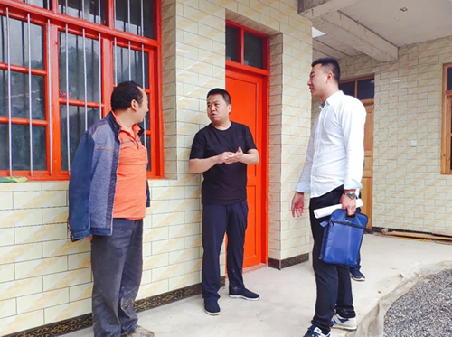 市龍江城鄉(xiāng)發(fā)展集團(tuán)在橋頭鎮(zhèn)安子坡村積極開展幫扶主題實踐活動