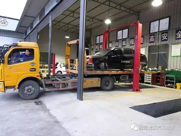 金錘鈑金，銀槍噴漆！龍江汽修值得信賴！