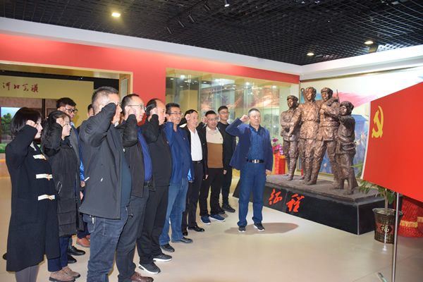 市龍江集團(tuán)開展“不忘初心、牢記使命”主題黨日活動(dòng)