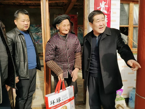 市龍江集團在文縣橋頭鎮(zhèn)安子坡村開展“解難題、辦實事、送溫暖”活動